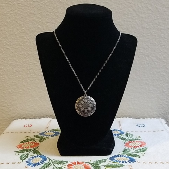 Silver carved flower jeweled accent necklace - Picture 2 of 4